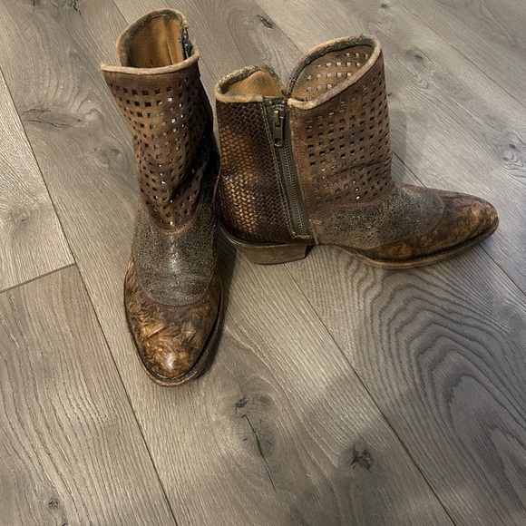 Women’s Corral Western cowgirl Ankle Boots. Size 10.